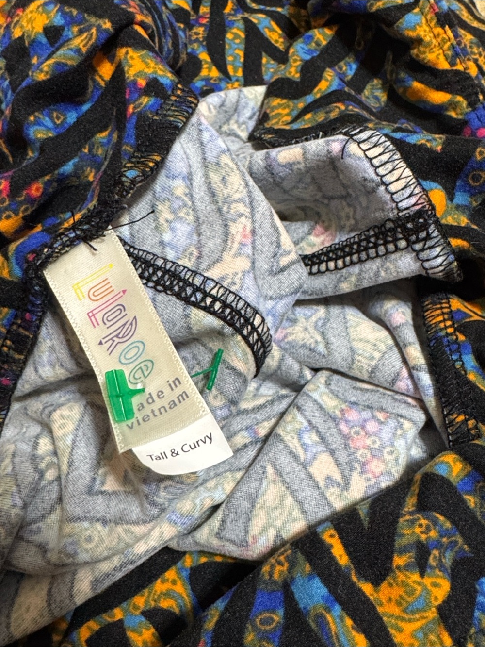 LuLaRoe Leggings Bundle (4 pairs) size Tall/Curvy - Picture 4 of 7
